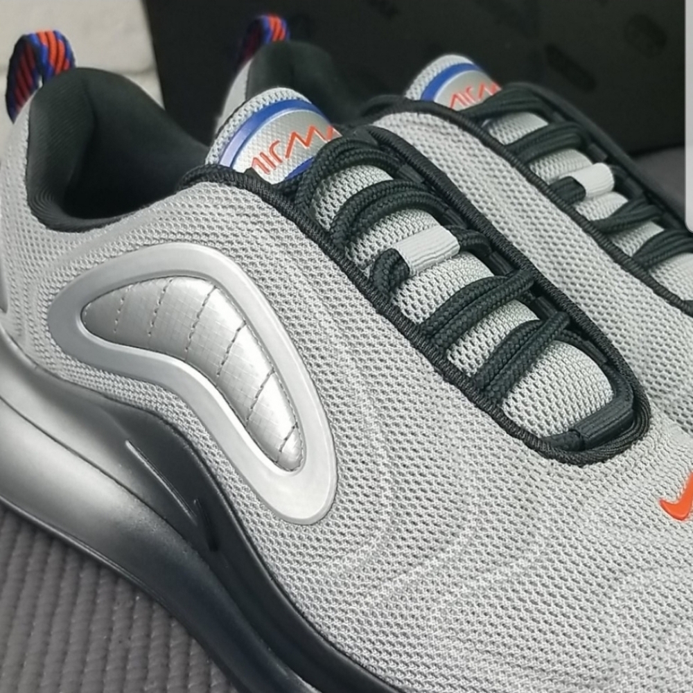 Nike Air Max 720 (GS) Athletic Shoe Silver - Picture 3 of 10